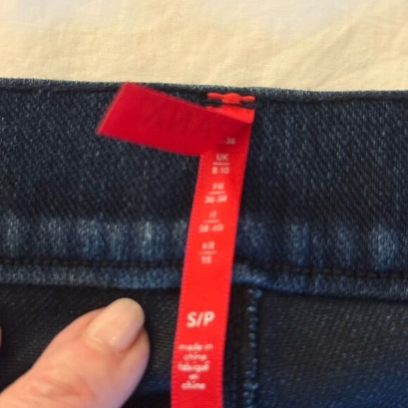 Spanx Woman’s Jean Leggings in Dark Wash. Size S/P. - Picture 6 of 9